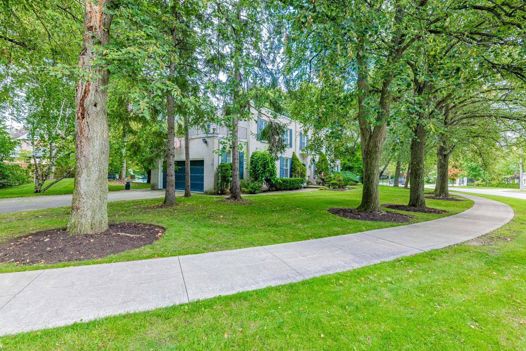 Toronto C12, ON M2L 2G4,31 Fifeshire RD E