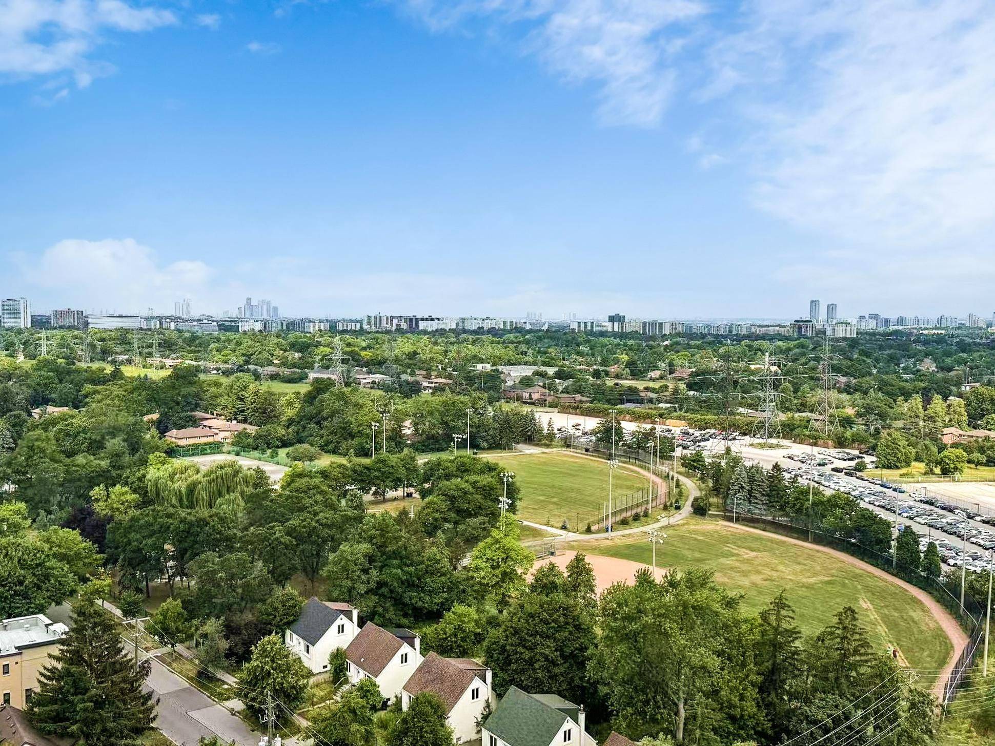 Toronto C07, ON M2M 1R2,25 Greenview AVE #1716