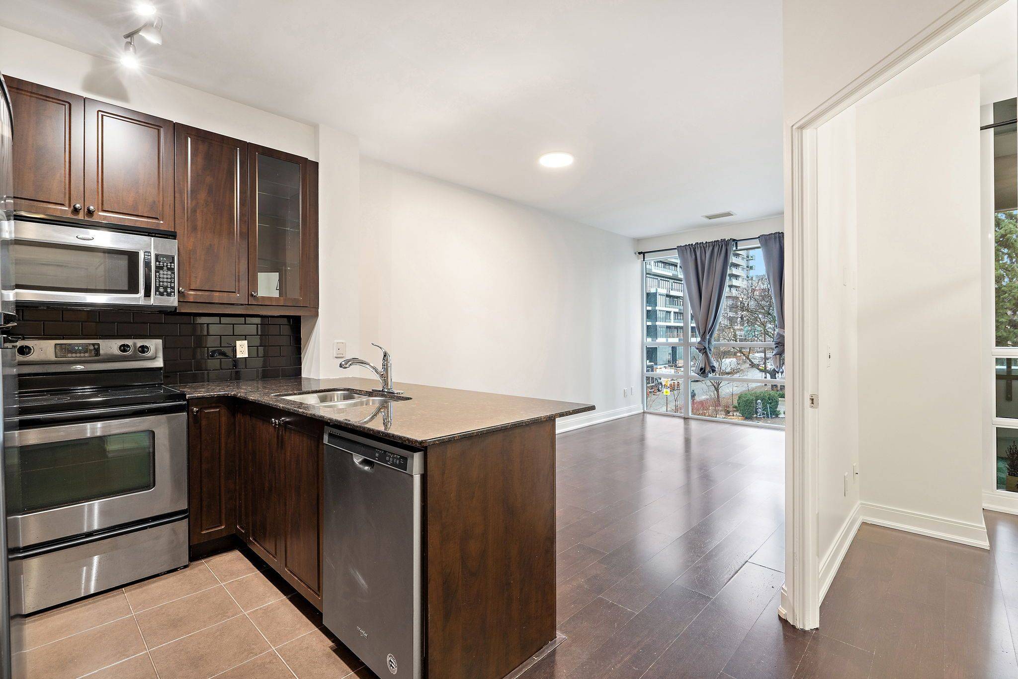 Toronto C10, ON M4P 0A5,88 Broadway AVE #316