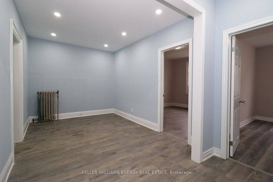 Oshawa, ON L1G 4S2,84 Simcoe ST N #2