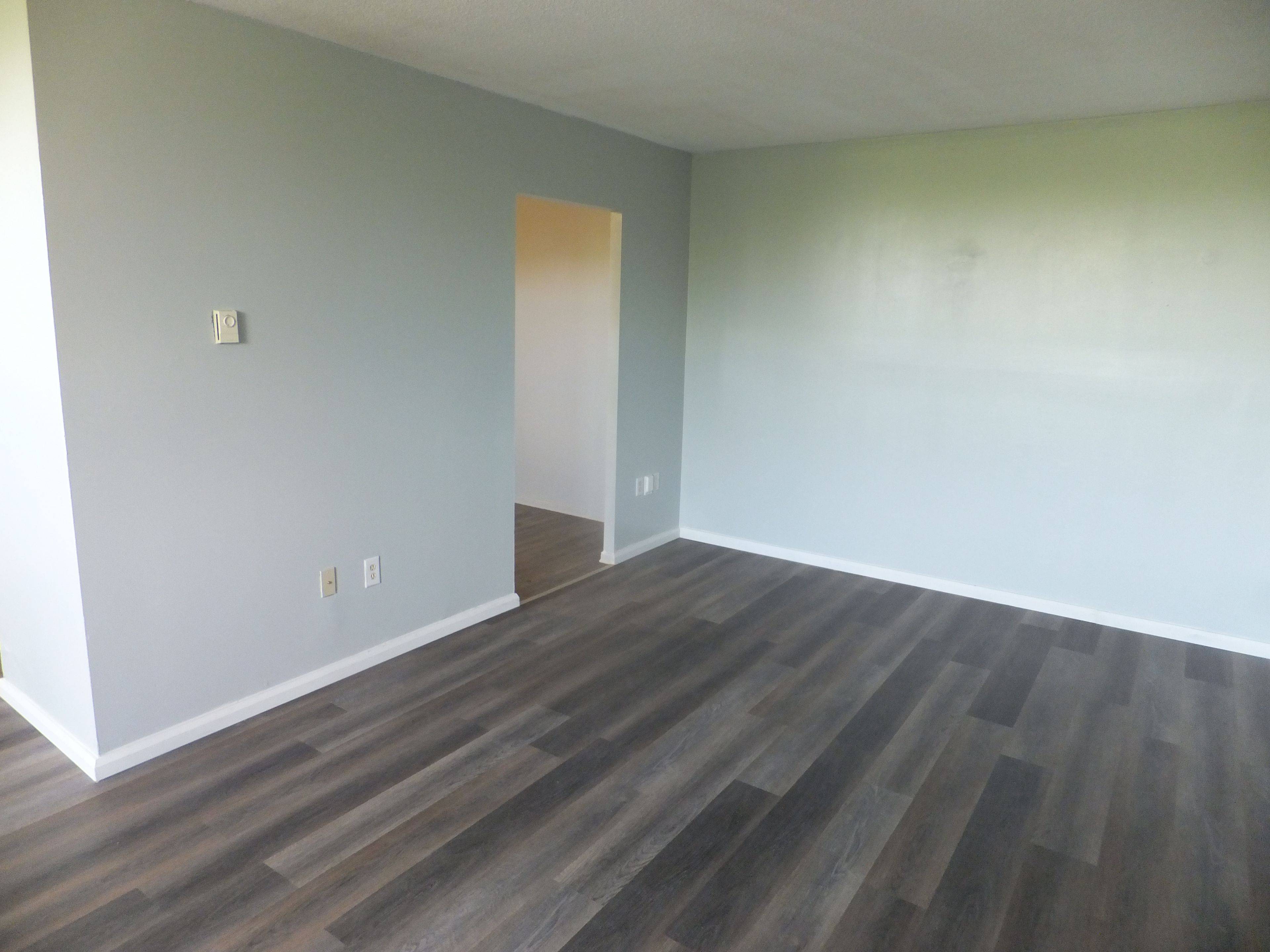Oshawa, ON L1G 4X5,1371 Simcoe ST N #401