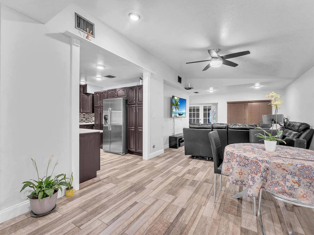 6022 NW 80th Ave, Tamarac, FL 33321