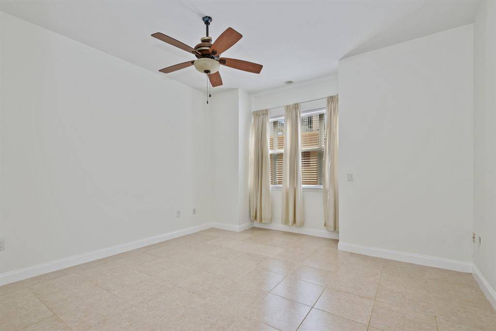 Fort Lauderdale, FL 33301,546 NE 7th Ave #1