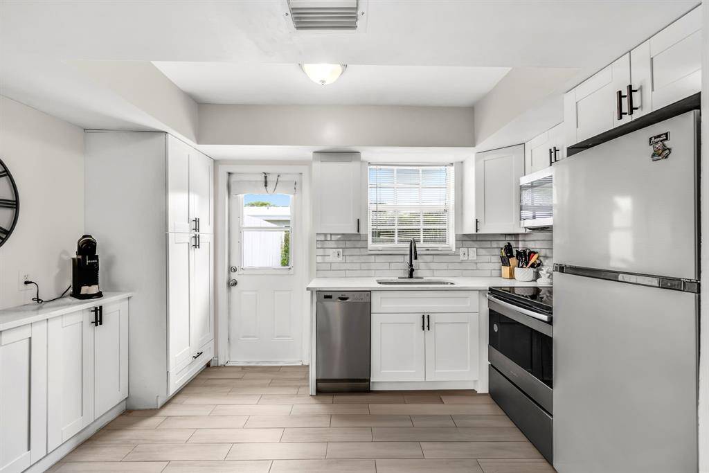 Oakland Park, FL 33334,1286 NE 45th St