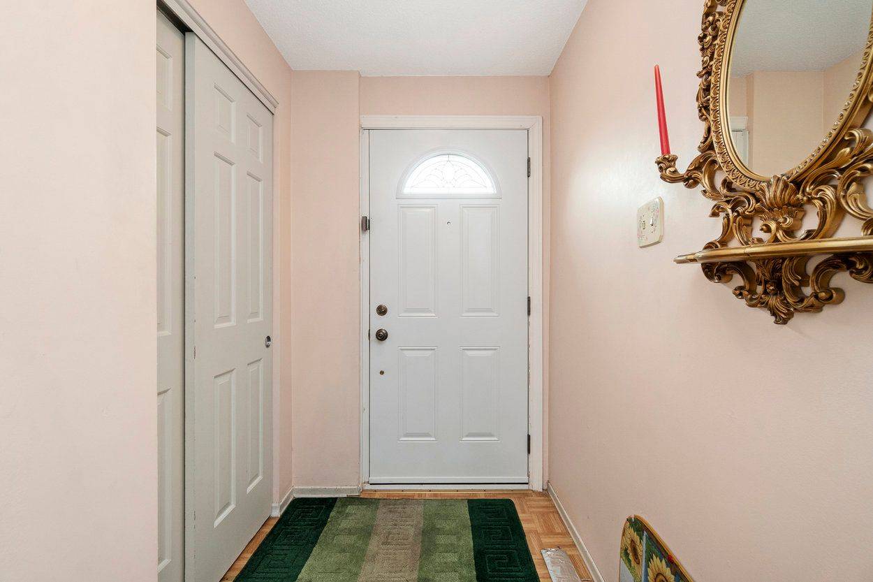 Mississauga, ON L4T 3K6,4353 Brandon Gate DR