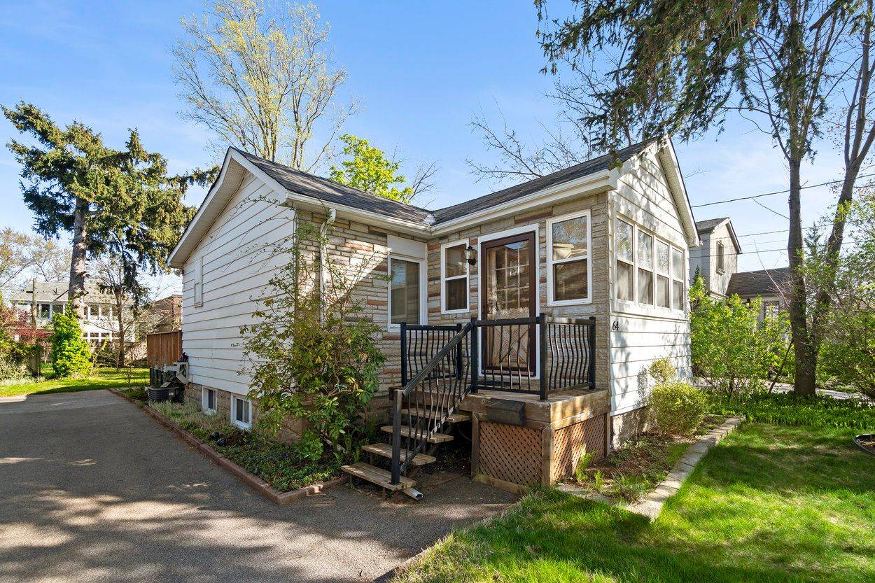 Mississauga, ON L5G 1V4,64 Eaglewood BLVD