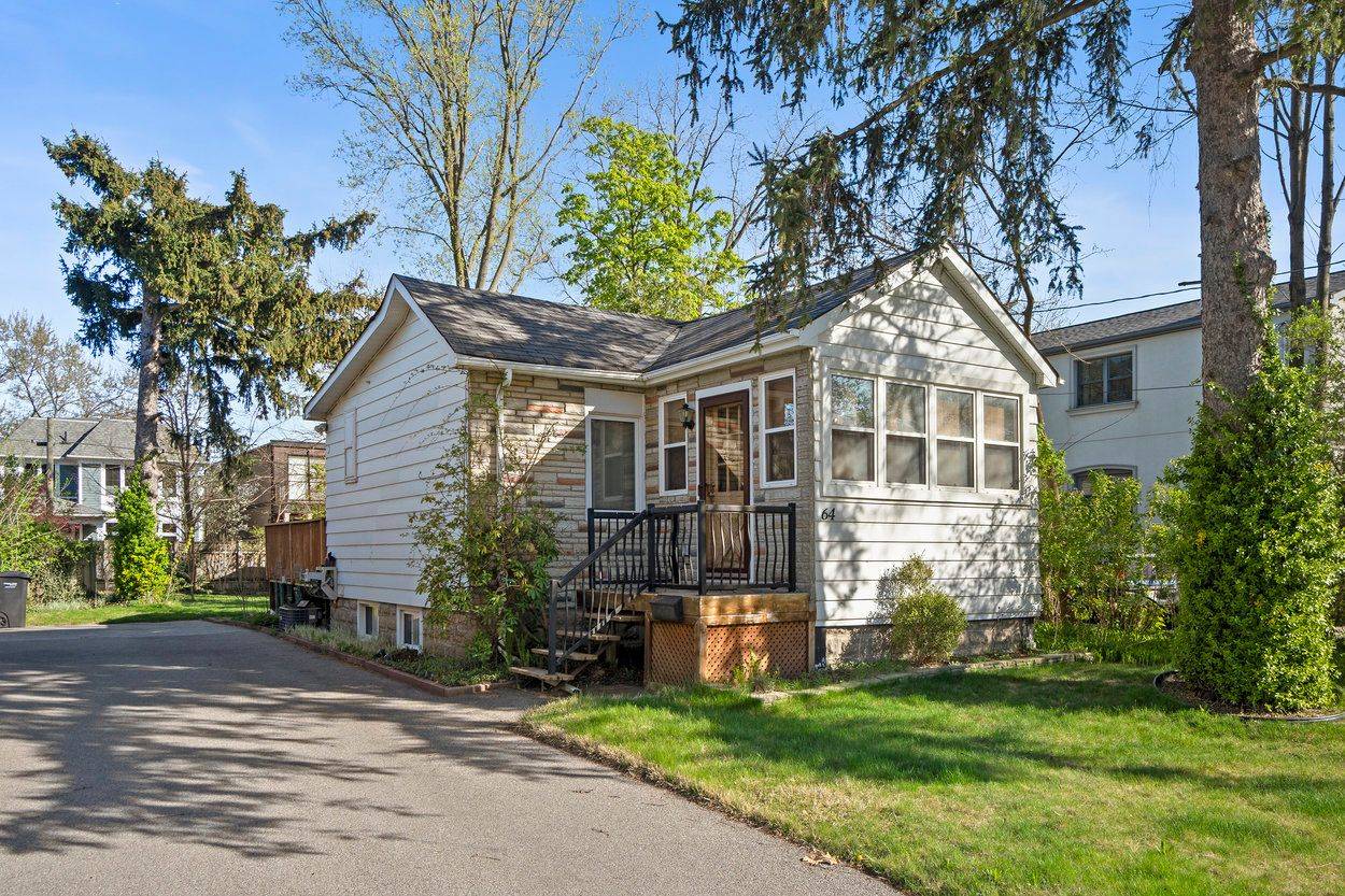 Mississauga, ON L5G 1V4,64 Eaglewood BLVD