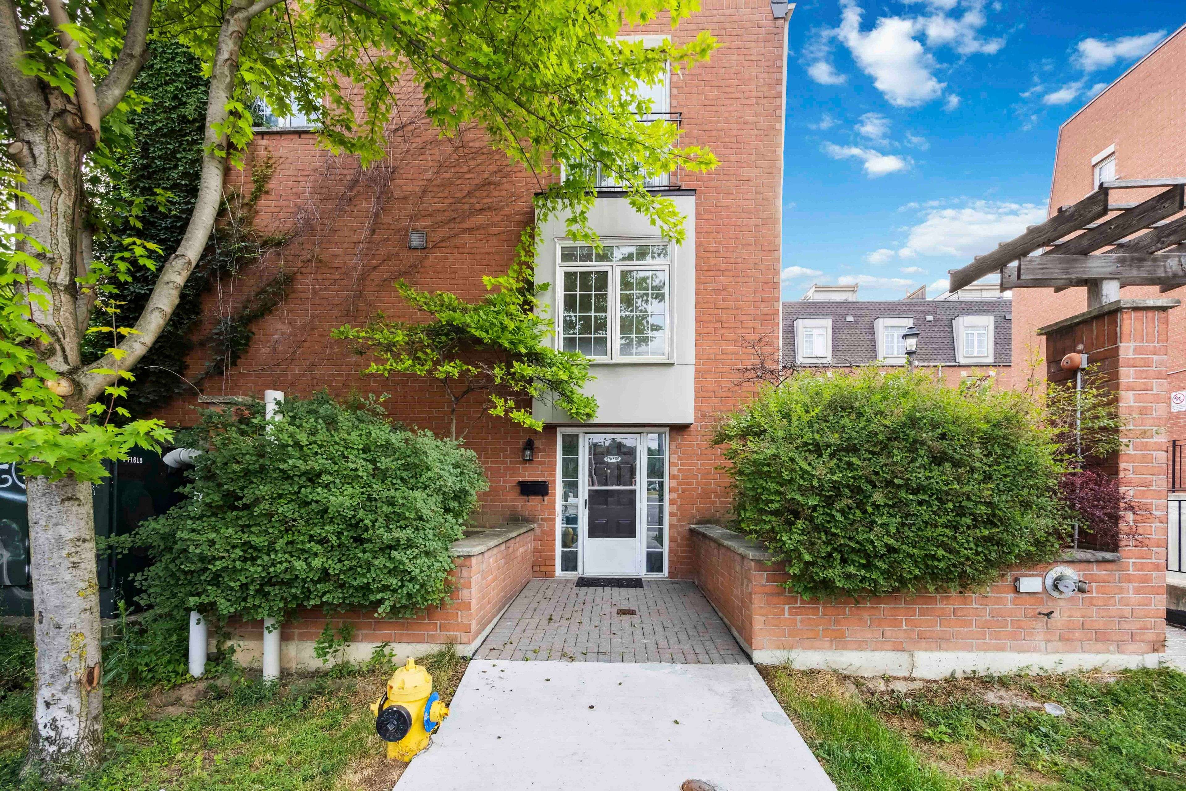 870 Jane ST #101, Toronto W03, ON M6N 4C2