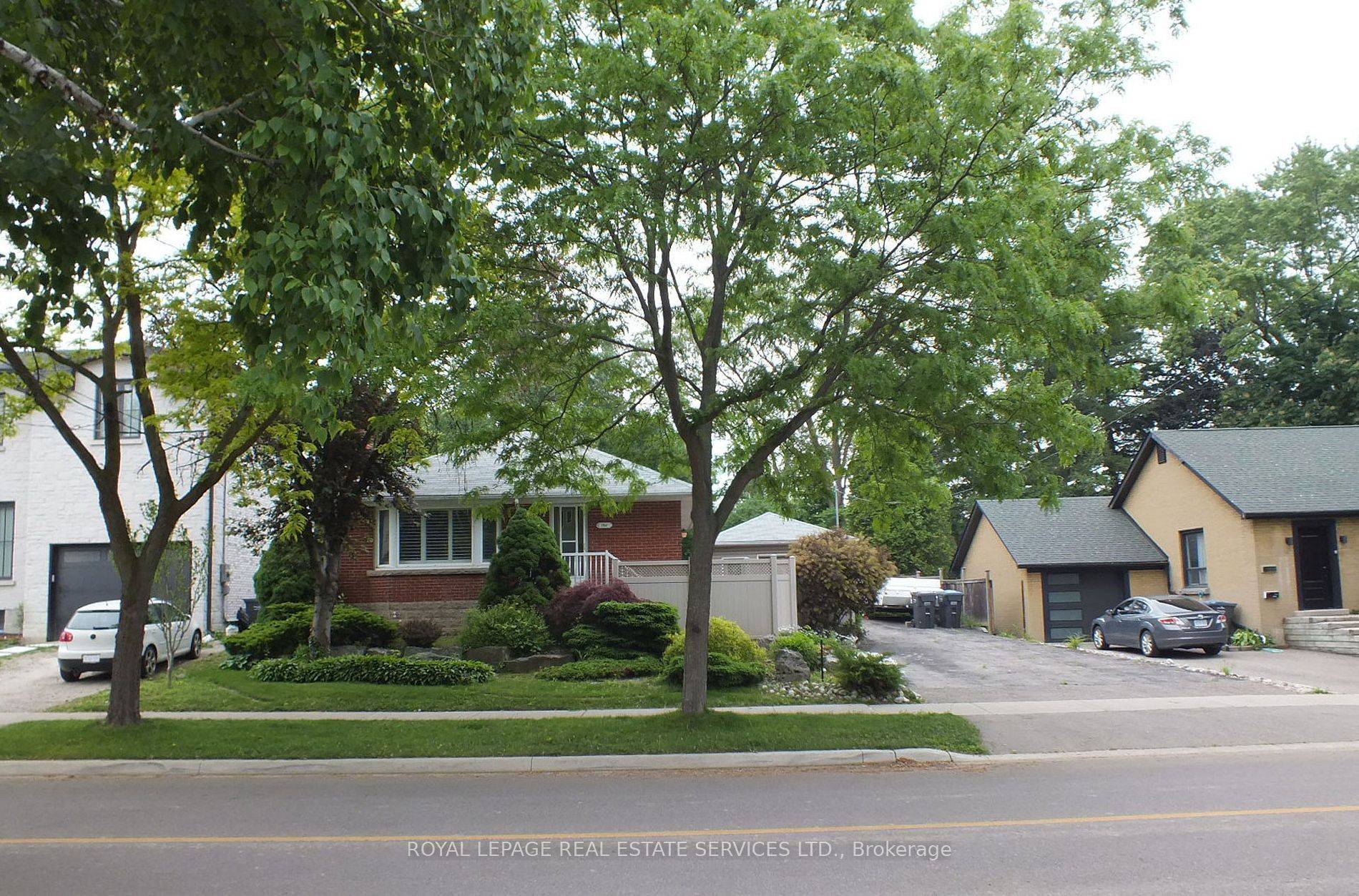 Mississauga, ON L5G 4B3,1361 Kenmuir AVE