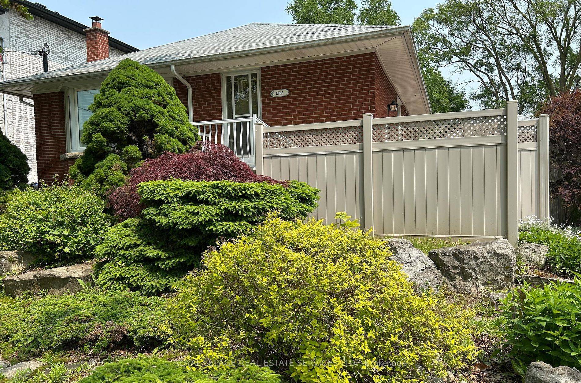 Mississauga, ON L5G 4B3,1361 Kenmuir AVE