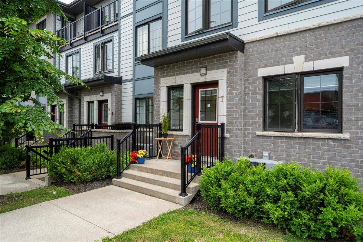 Toronto W03, ON M6M 0B5,7 Forbes AVE