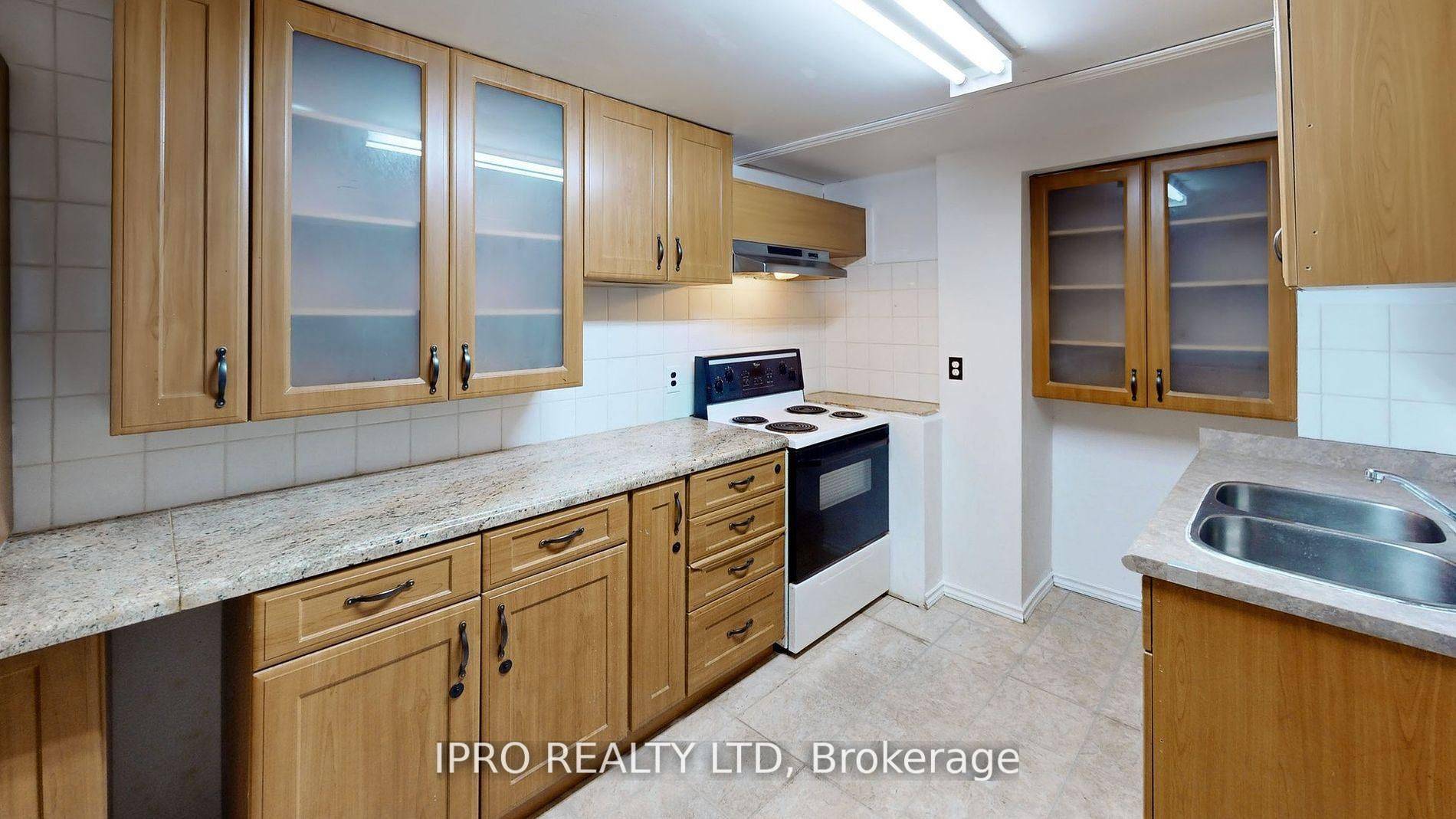 Brampton, ON L6Y 2L2,32 Dafoe CRES