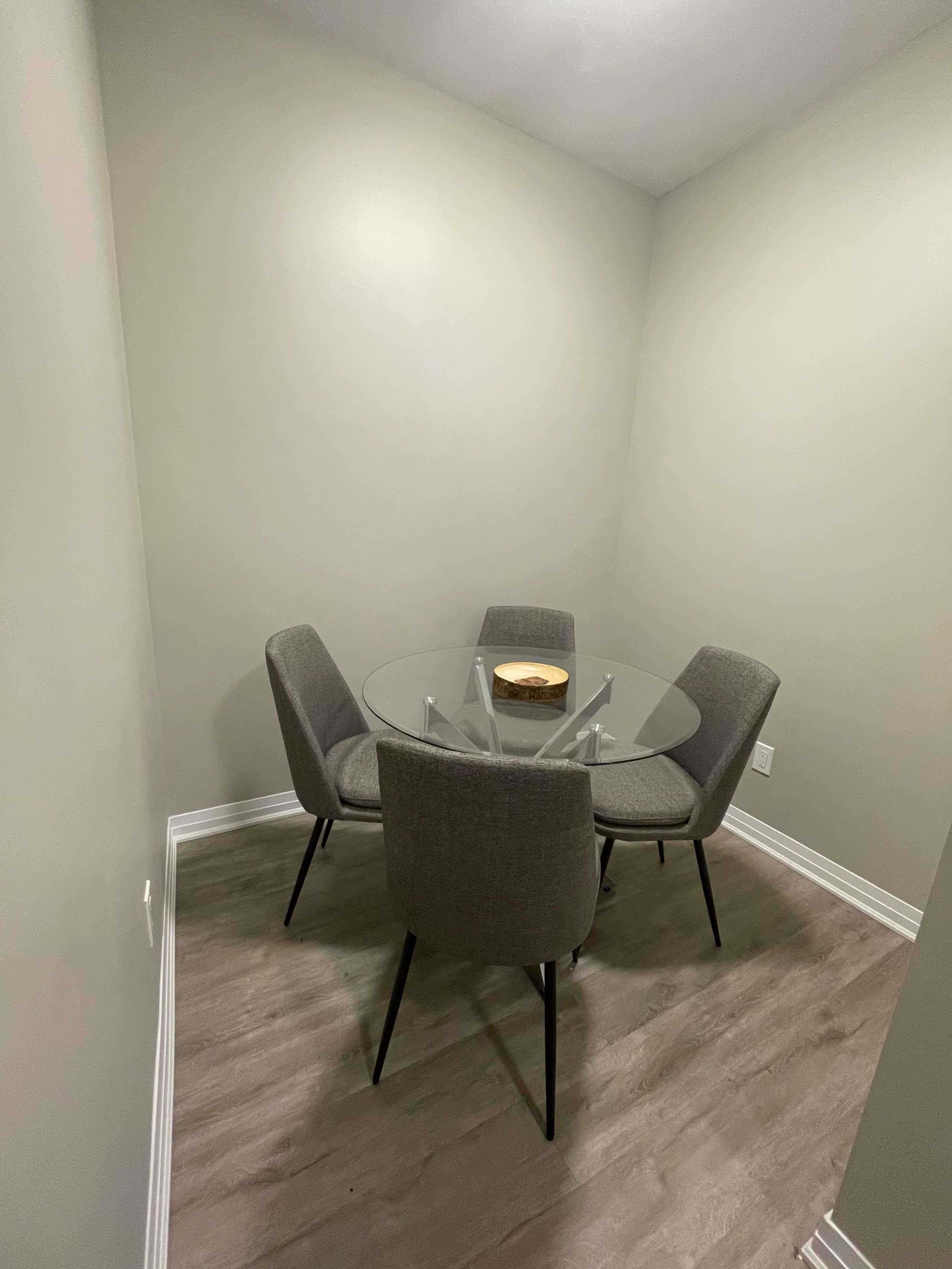 95 Dundas ST W #413, Oakville, ON L6M 5N4