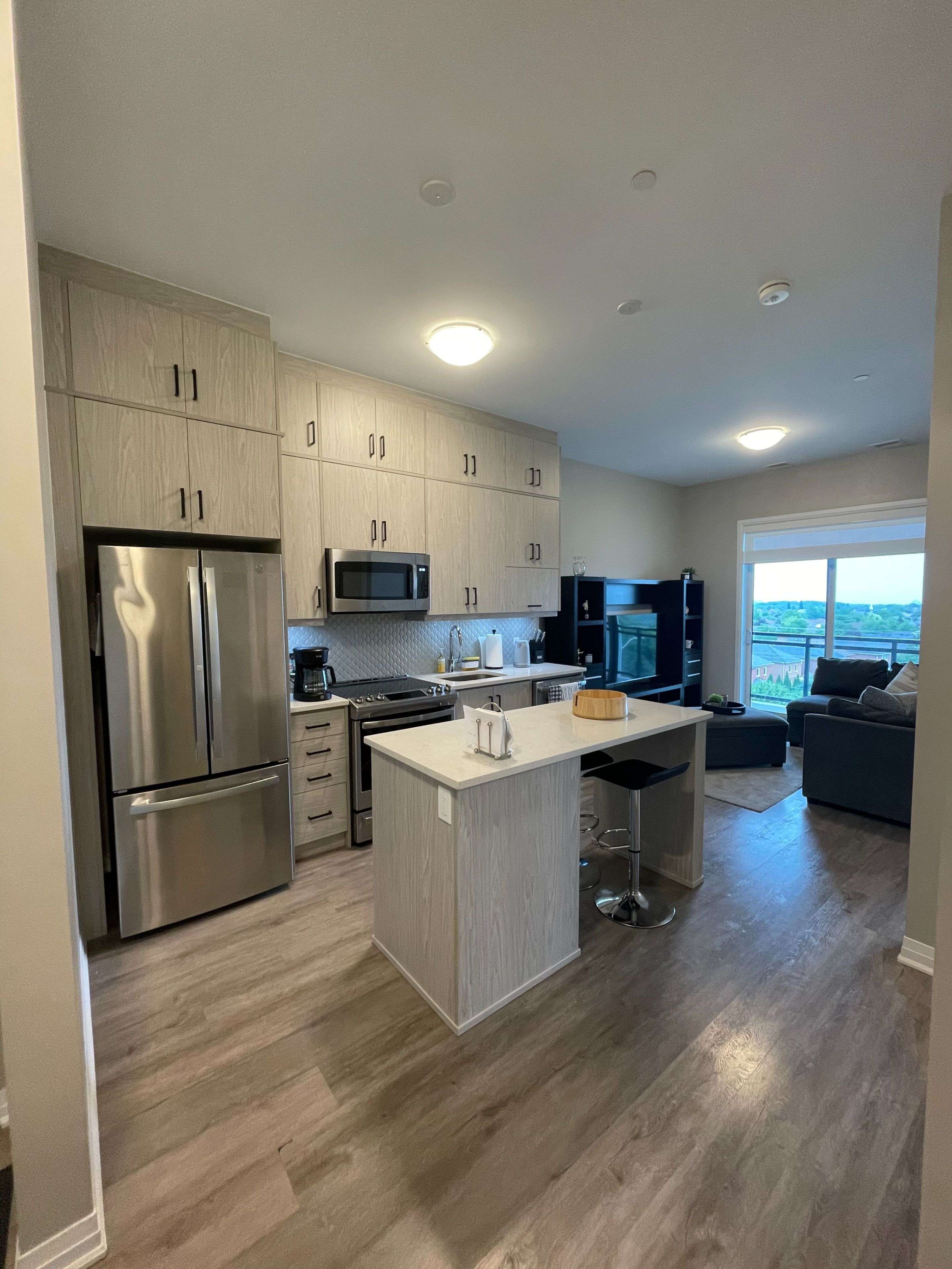 Oakville, ON L6M 5N4,95 Dundas ST W #413