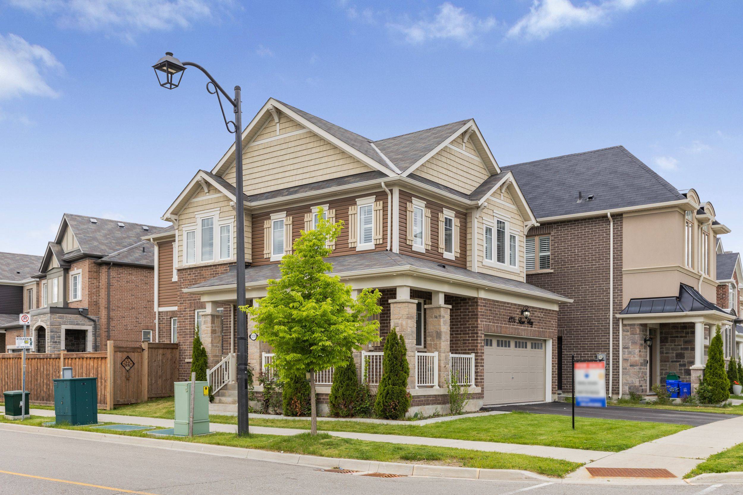 1374 Rose WAY, Milton, ON L9E 1M7