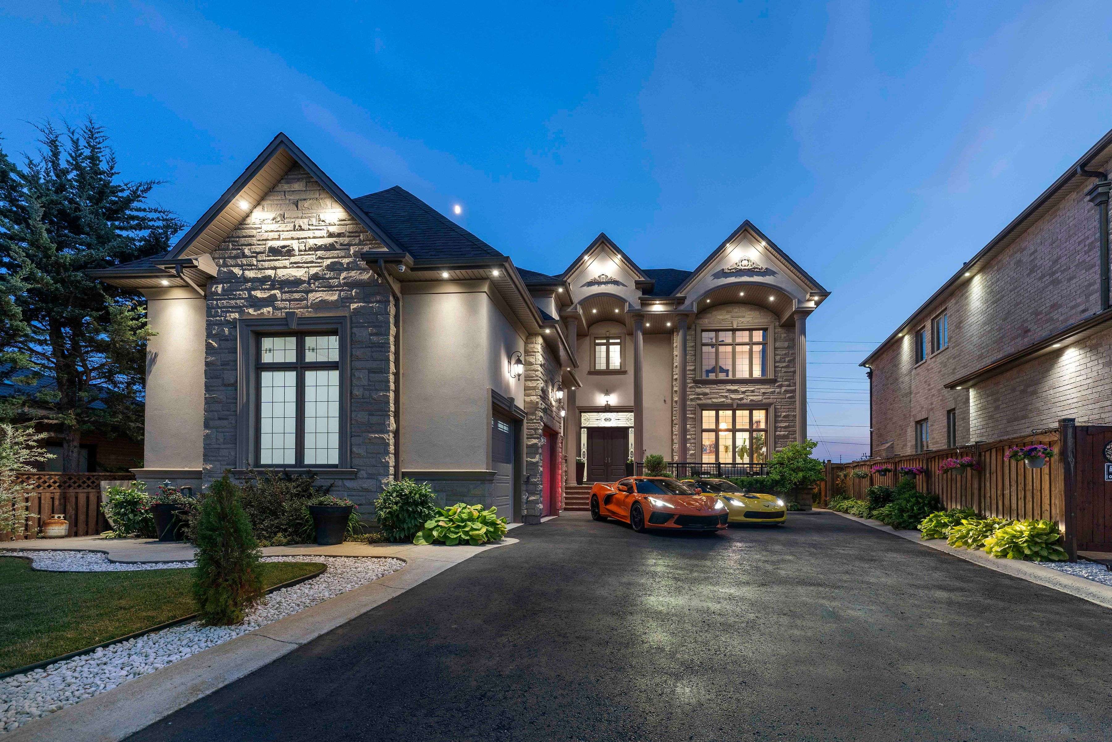 7588 Redstone RD, Mississauga, ON L4T 2B9