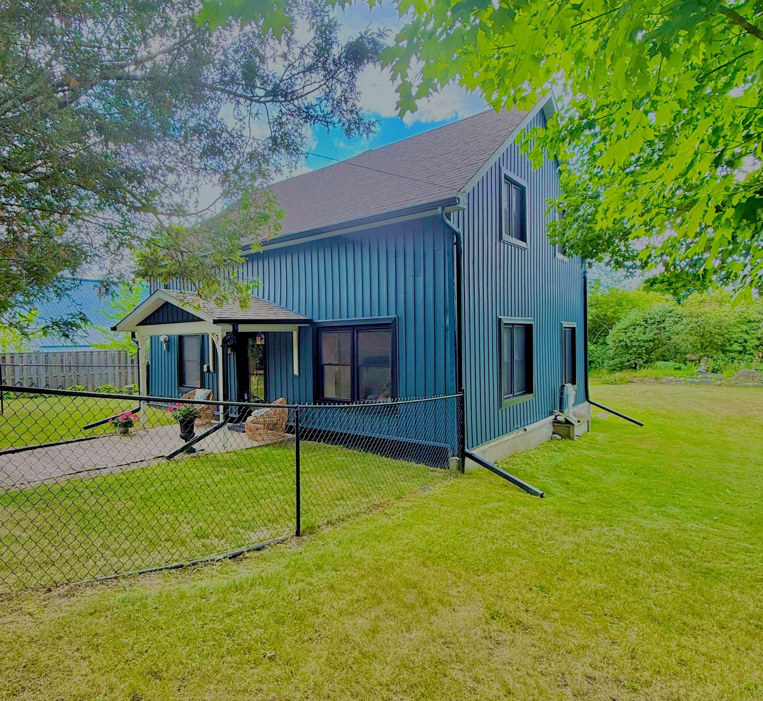 137 Hillier ST, Lanark Highlands, ON K0G 1K0