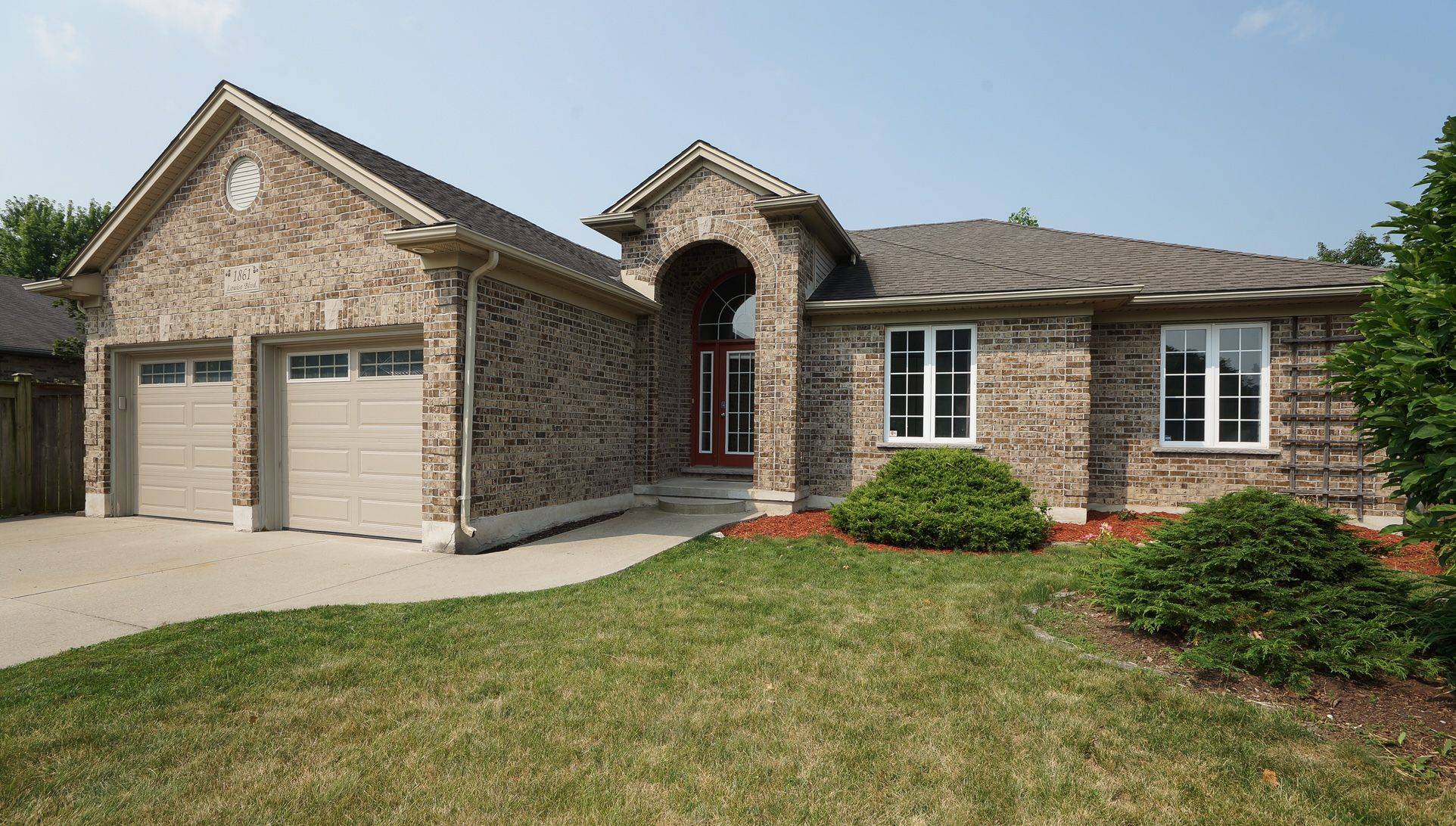 London North, ON N6G 5G2,1861 Louise BLVD