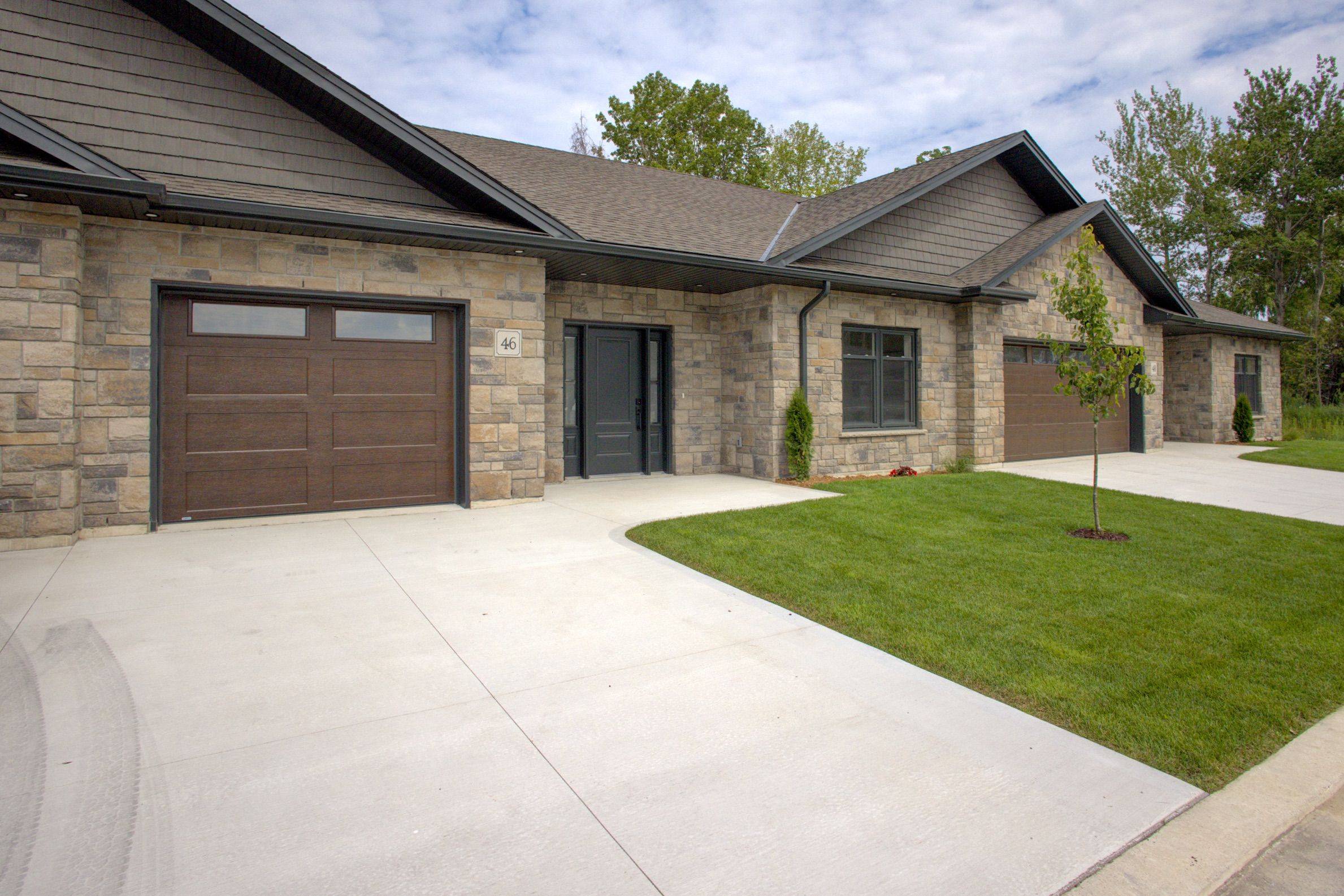 Kincardine, ON N2Z 1G4,1182 Queen ST #54