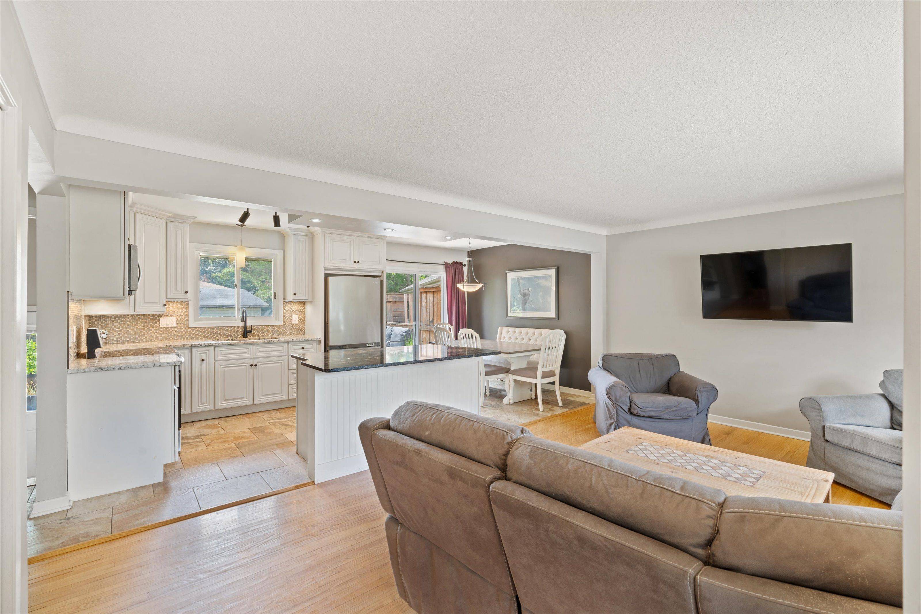 St. Catharines, ON L2N 2X9,4 Prince Henry CT