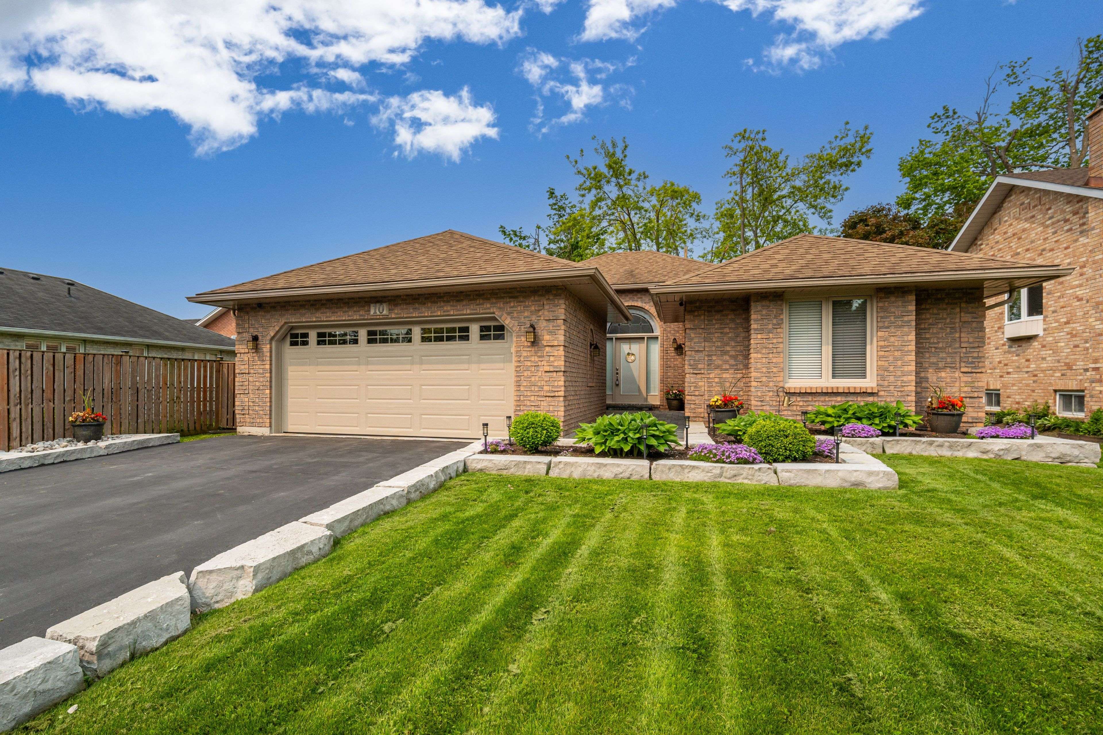 10 HILLVIEW DR, Kawartha Lakes, ON K0M 1A0