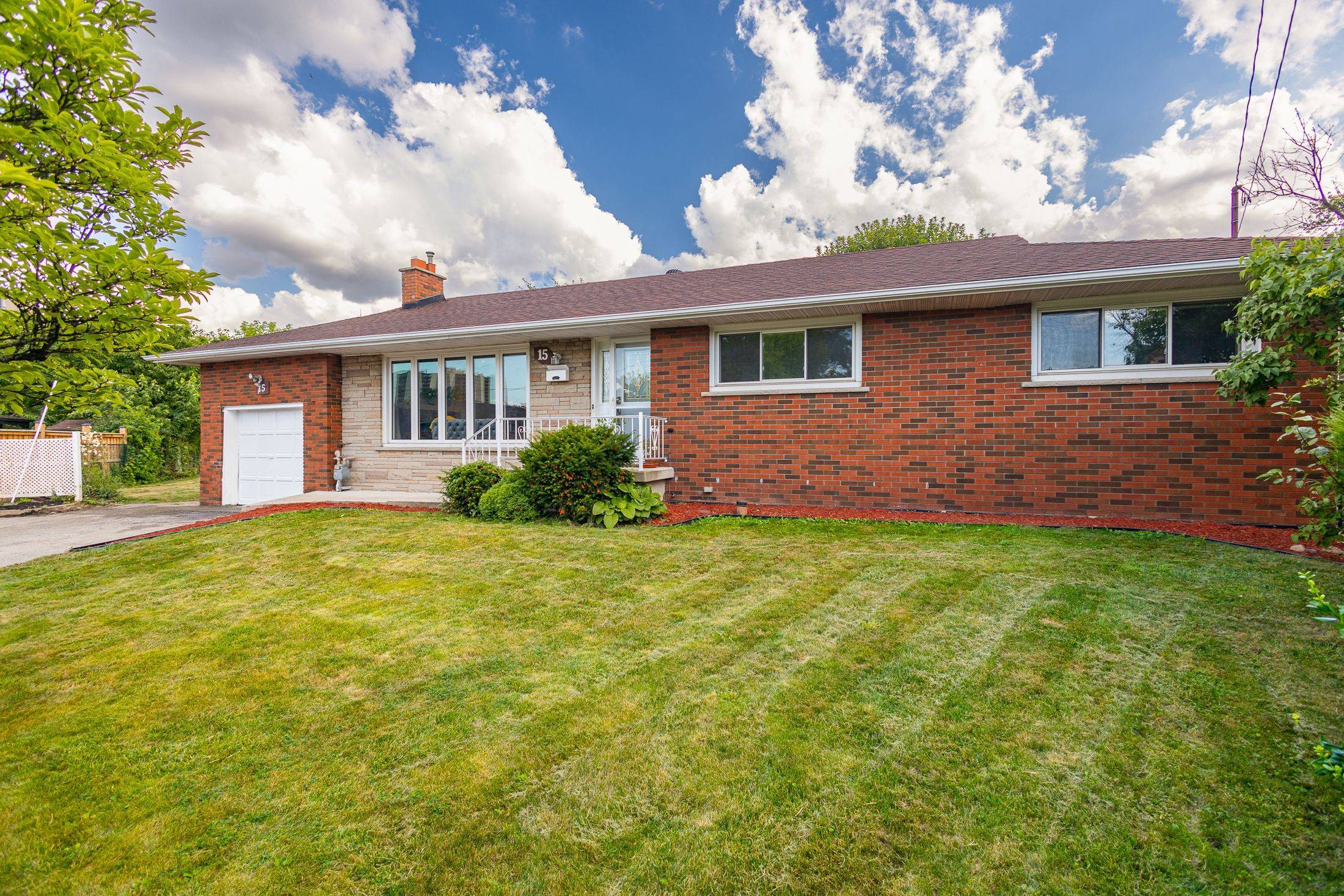 Hamilton, ON L8E 1J2,15 Kelvin CT