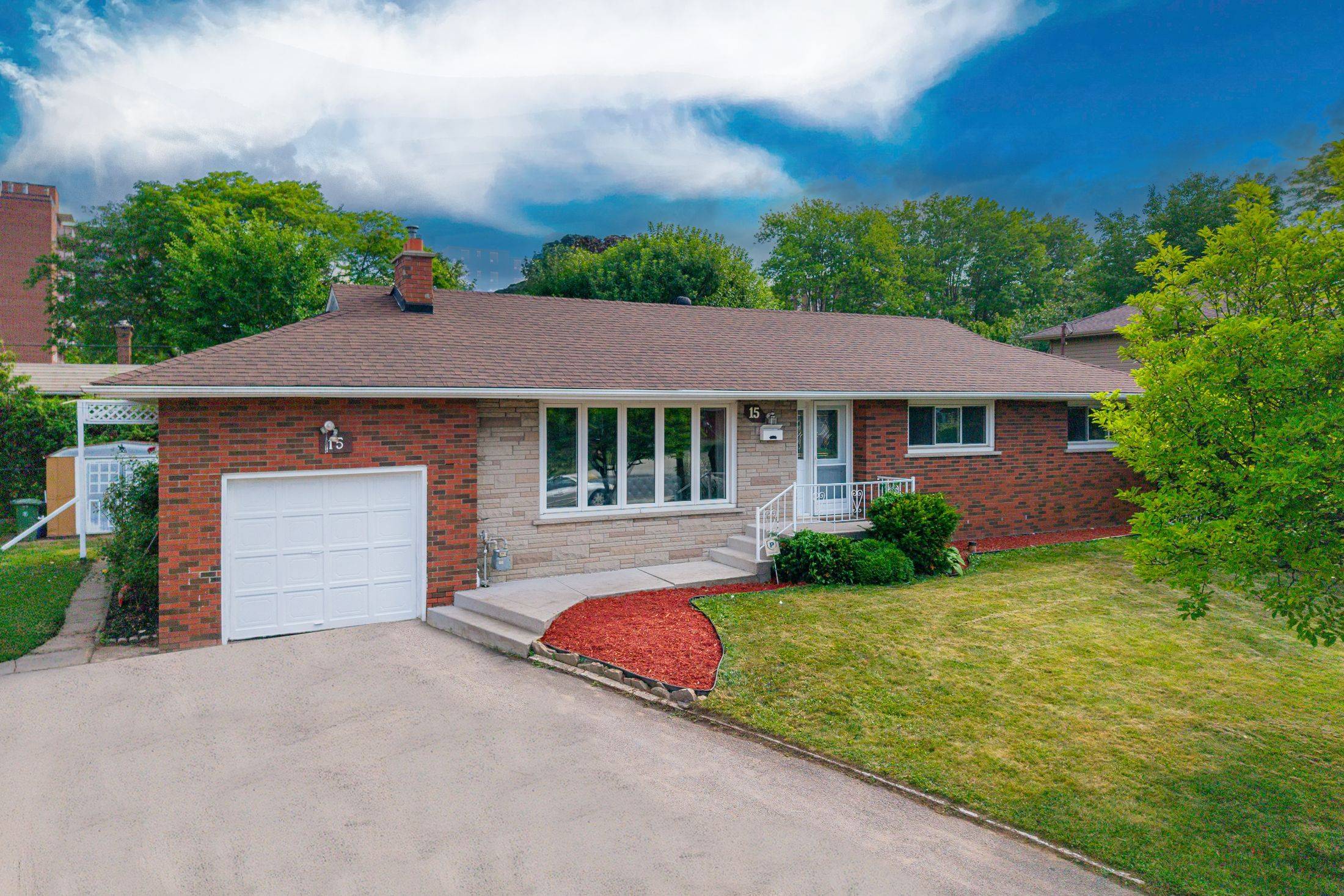 Hamilton, ON L8E 1J2,15 Kelvin CT