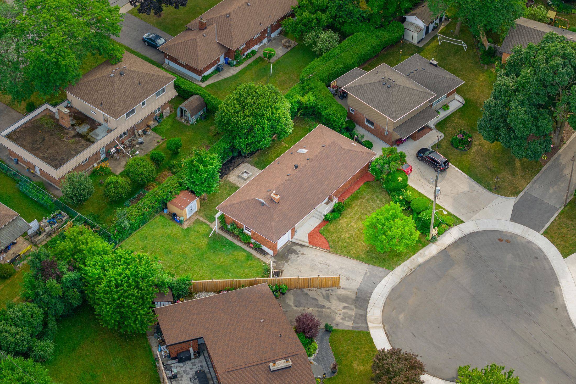 Hamilton, ON L8E 1J2,15 Kelvin CT