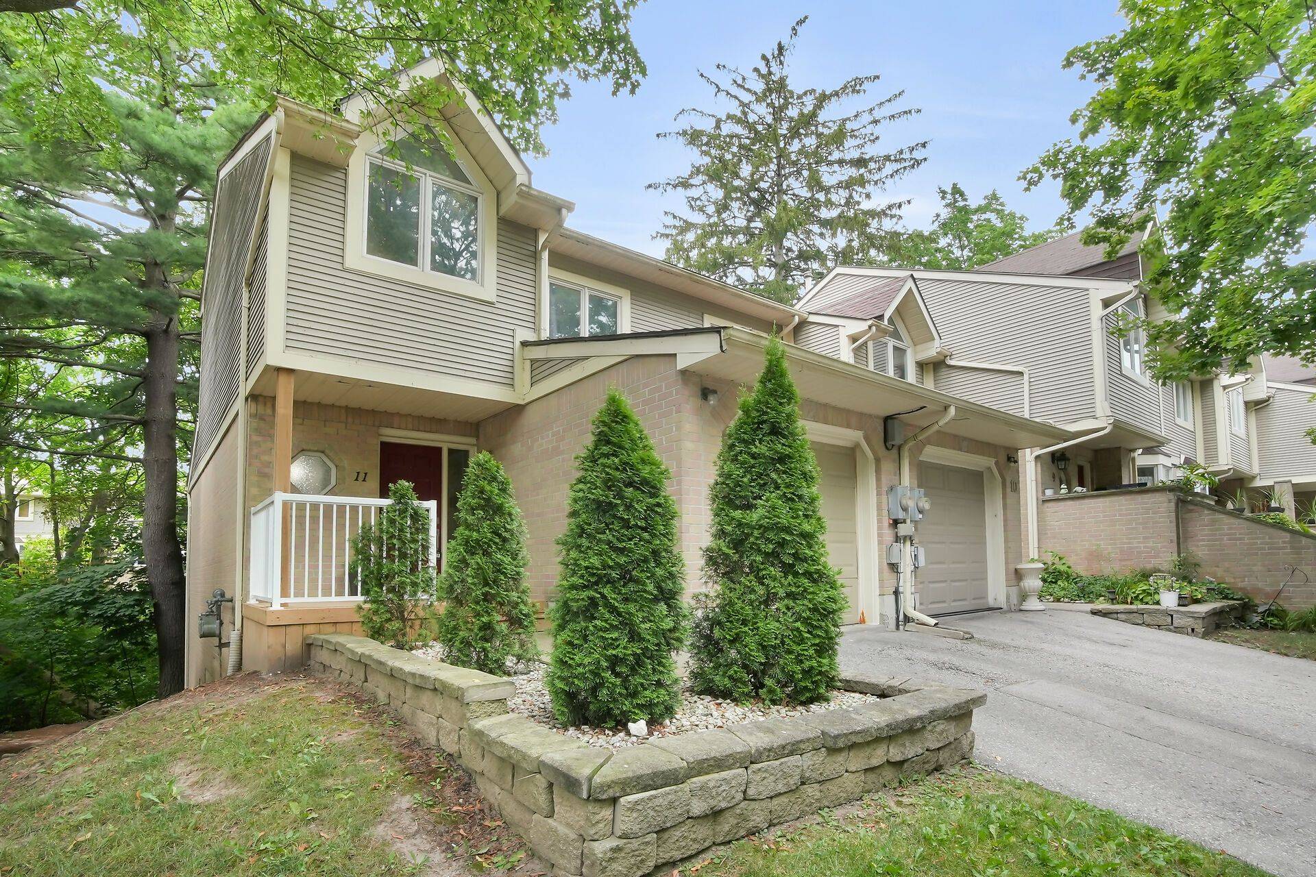 London South, ON N5Z 4Z6,9 Ailsa PL #11