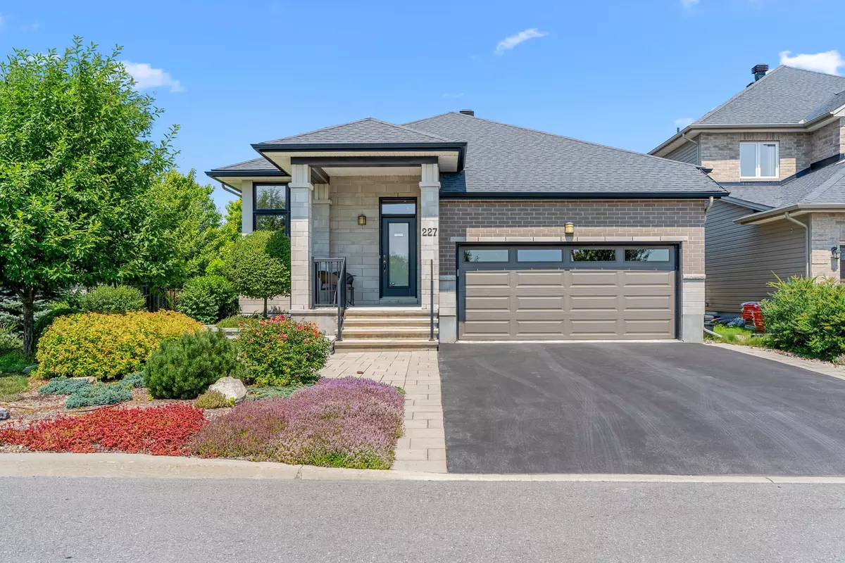 Kanata, ON K2M 0H2,227 Sunnyridge CRES