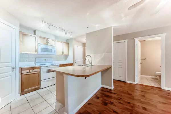 Calgary, AB T2J 7g6,40 Parkridge VW Southeast #303