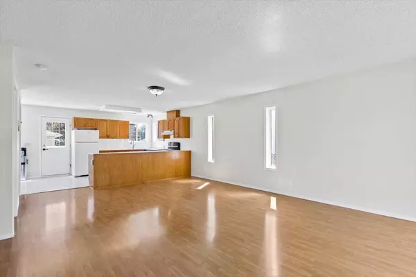 Okotoks, AB T1S 1P7,257 Banister DR