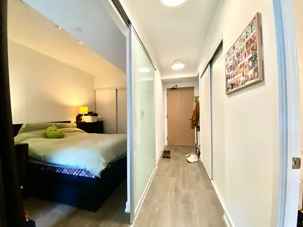 Toronto C06, ON M3H 0E7,8 Tippett RD #313