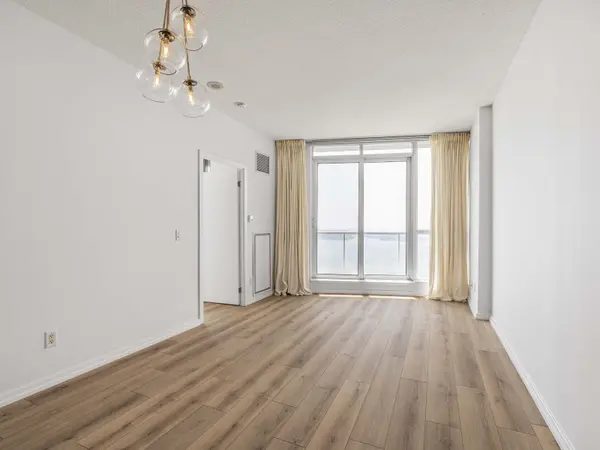 208 Queens Quay W #2407, Toronto C01, ON M5J 2Y5