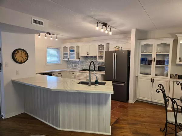 Collingwood, ON L9Y 5C7,384 Mariners WAY #32
