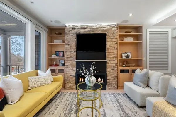 Toronto W02, ON M6G 3K3,750 Crawford ST