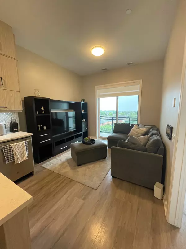 Oakville, ON L6M 5N4,95 Dundas ST W #413