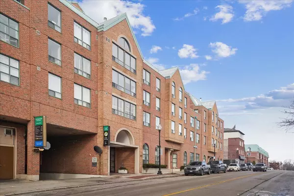221 Robinson ST #215, Oakville, ON L6J 7N9