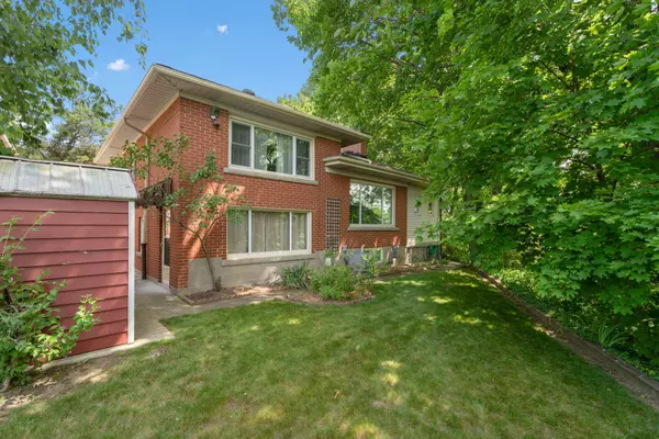 Hamilton, ON L8K 3T8,21 Beland CT