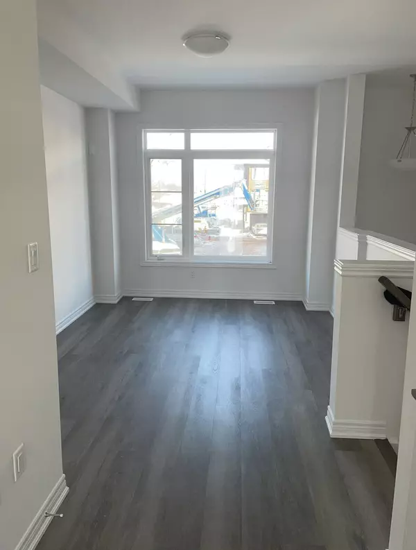 Hamilton, ON L8H 0B3,575 Woodward AVE #102