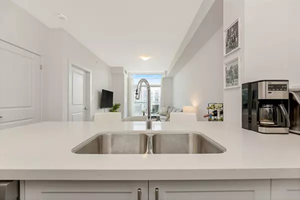 Hamilton, ON L8B 1Z2,450 Dundas ST E #1106