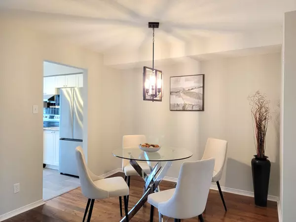 Barrhaven, ON K2J 5G7,21 UPNEY DR