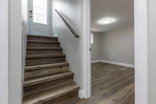 Hamilton, ON L8V 2Y7,291 East 24th ST #Lower