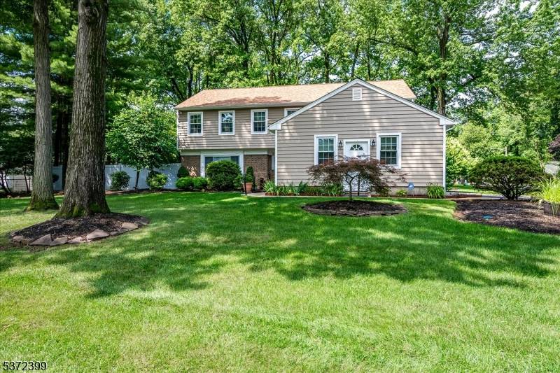 2 Pine Ridge Dr, Edison Twp., NJ 08820