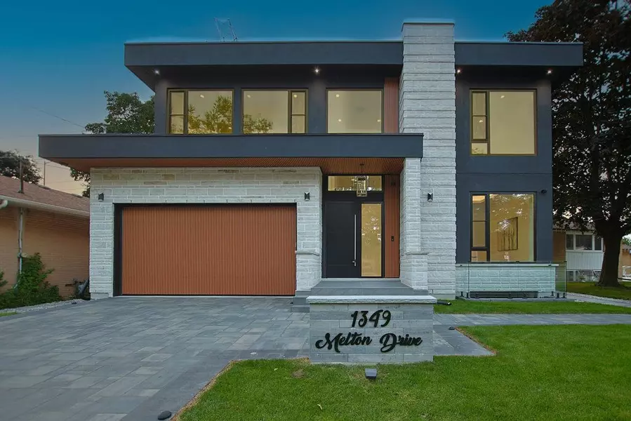 1349 Melton DR, Mississauga, ON L4Y 1L6