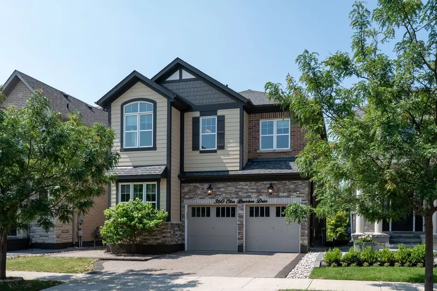 360 Ellen Davidson DR, Oakville, ON L6M 0V7