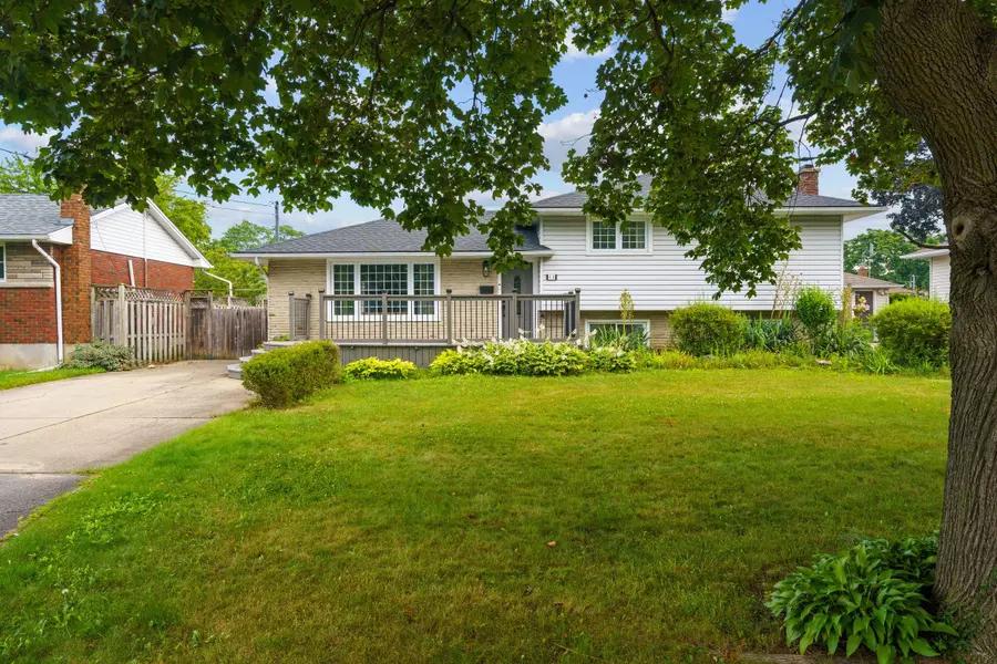 11 Kilbourne CRES, St. Catharines, ON L2M 3E3