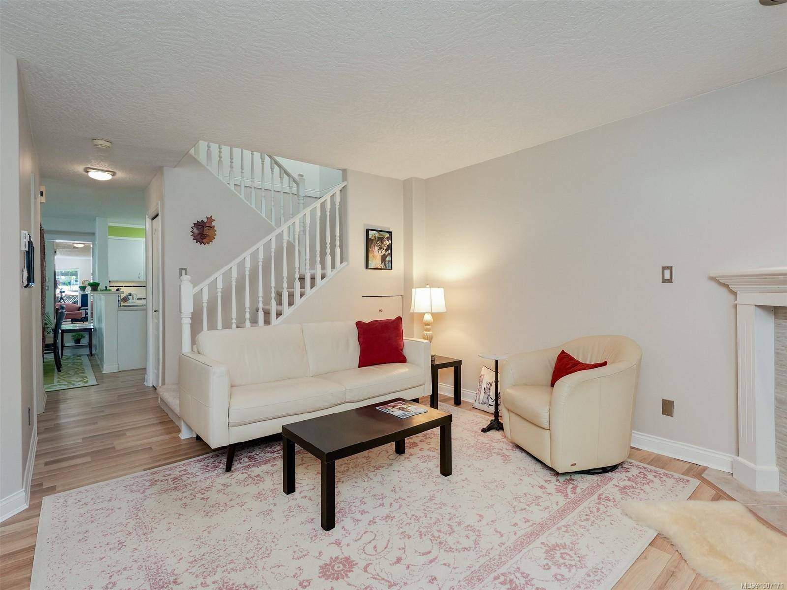 Victoria, BC V8V 1T1,136 Superior St #B