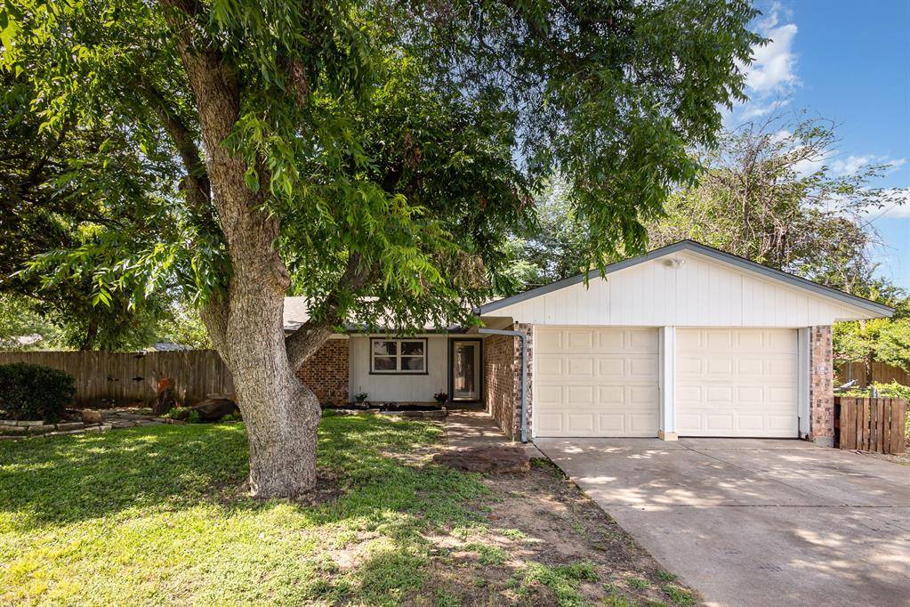2200 Clover Park Drive, Arlington, TX 76013
