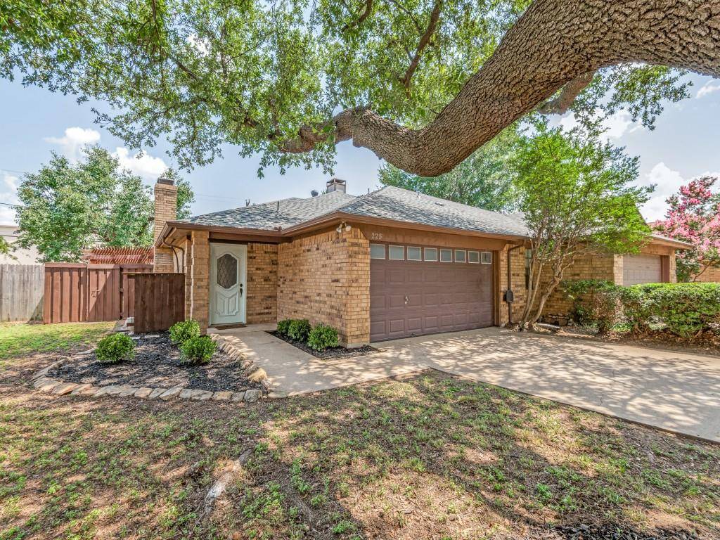 225 Mountainview Drive, Hurst, TX 76054